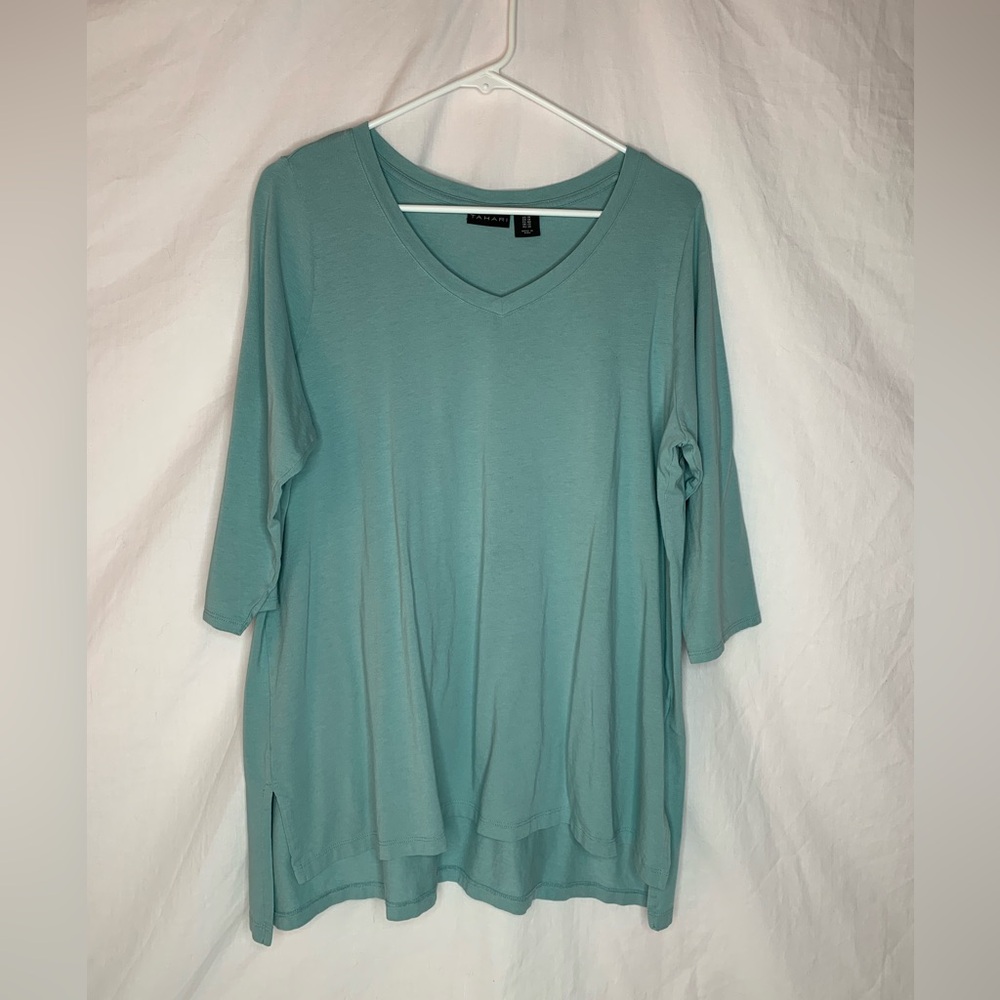 Tahari women’s tunic top size1X 3/4sleeves Vneck longer back